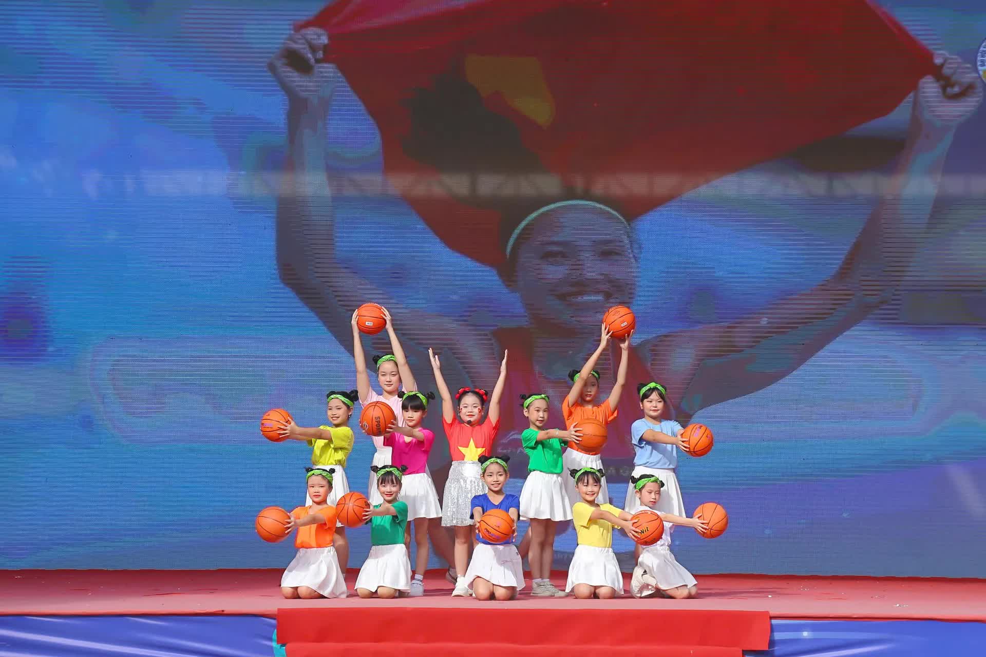 Hàng trăm vận động viên tham gia tranh tài tại Đại hội Thể dục Thể thao phường Hai Bà Trưng- Ảnh 9.