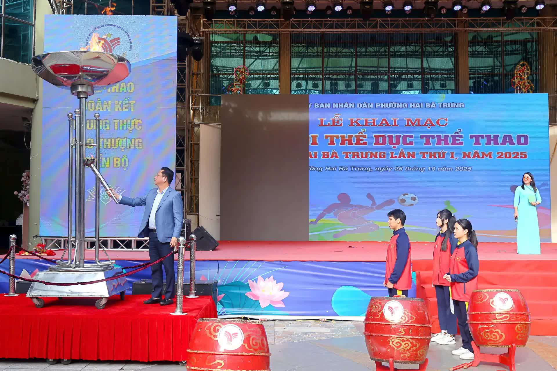 Hàng trăm vận động viên tham gia tranh tài tại Đại hội Thể dục Thể thao phường Hai Bà Trưng- Ảnh 2.