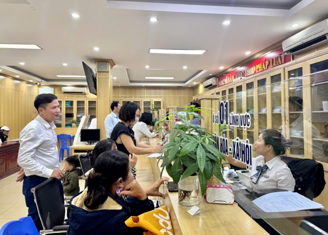 Ban Văn hoá - Xã hội khảo sát hoạt động Điểm tiếp nhận, phục vụ hành chính công- Ảnh 3.