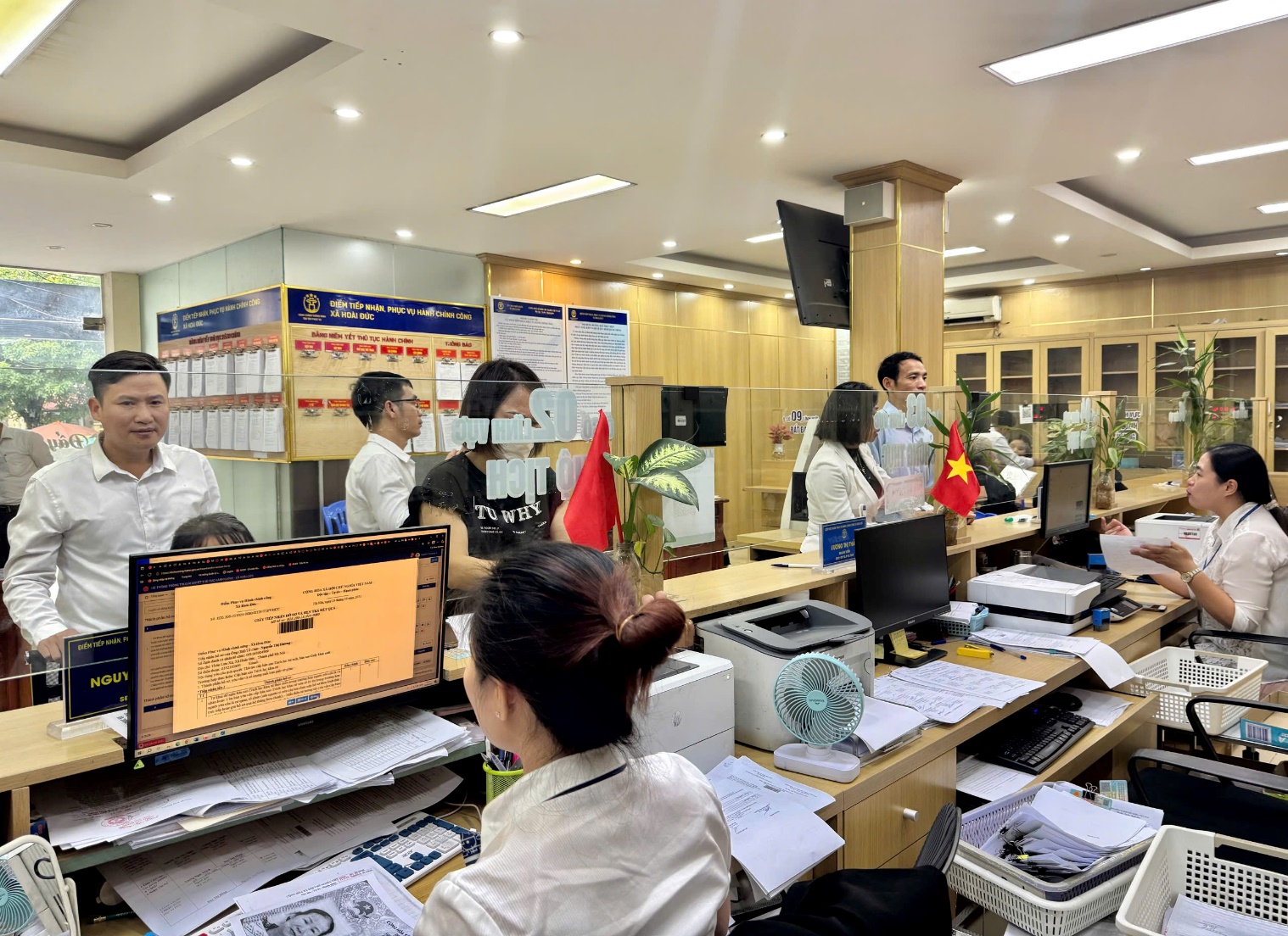 Ban Văn hoá - Xã hội khảo sát hoạt động Điểm tiếp nhận, phục vụ hành chính công- Ảnh 2.