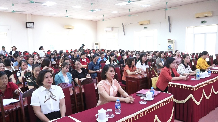 Tập huấn nâng cao năng lực số cho cán bộ, hội viên phụ nữ 8 xã khu vực Ba Vì- Ảnh 1.