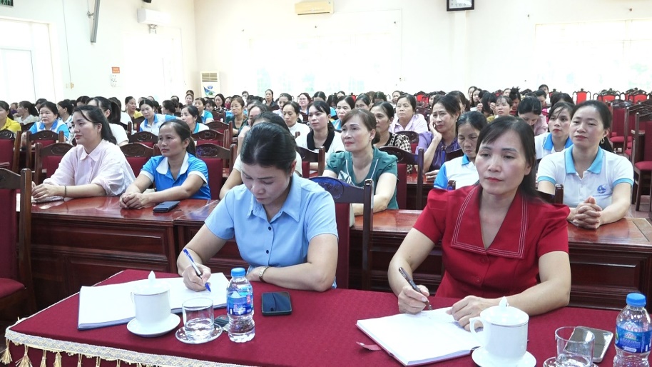 Tập huấn nâng cao năng lực số cho cán bộ, hội viên phụ nữ 8 xã khu vực Ba Vì- Ảnh 4.