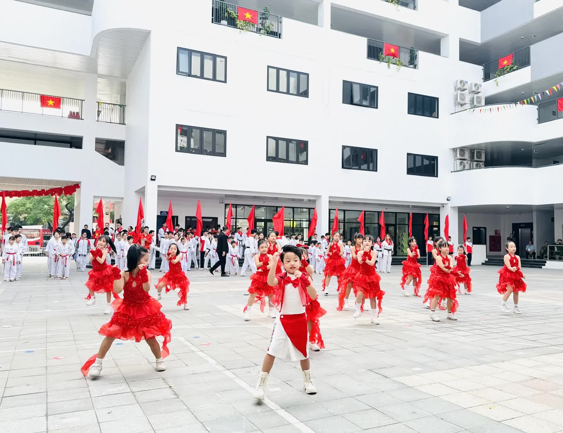 PHƯỜNG KIM LIÊN KHAI MẠC ĐẠI HỘI THỂ DỤC THỂ THAO LẦN THỨ I NĂM 2025- Ảnh 33.