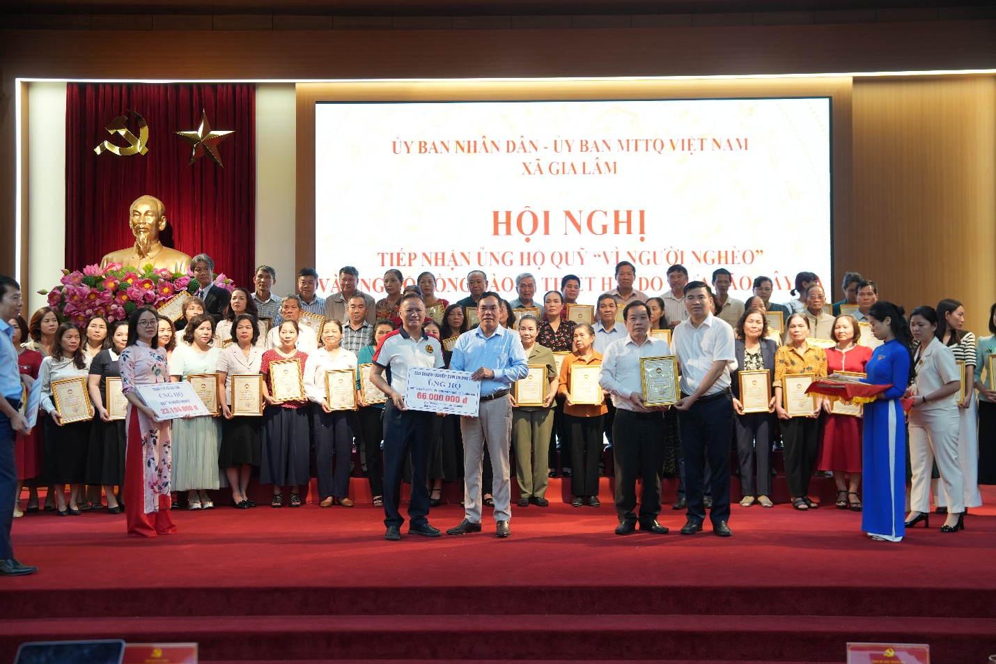 Xã Gia Lâm tổ chức hội nghị tiếp nhận ủng hộ quỹ “vì người nghèo” và đồng bào bị thiệt hại do mưa bão- Ảnh 3.