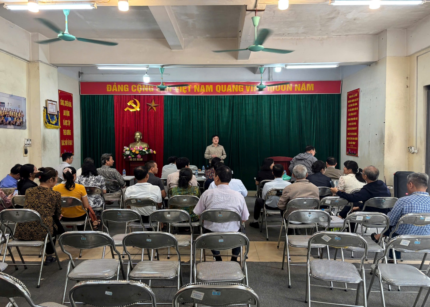 Tiếp tục đẩy mạnh tiến độ thực hiện Thu thuế sử dụng đất phi nông nghiệp năm 2025 và Chiến dịch 90 ngày “làm giàu, làm sạch cơ sở dữ liệu quốc gia về đất đai” trên địa bàn phường- Ảnh 1.