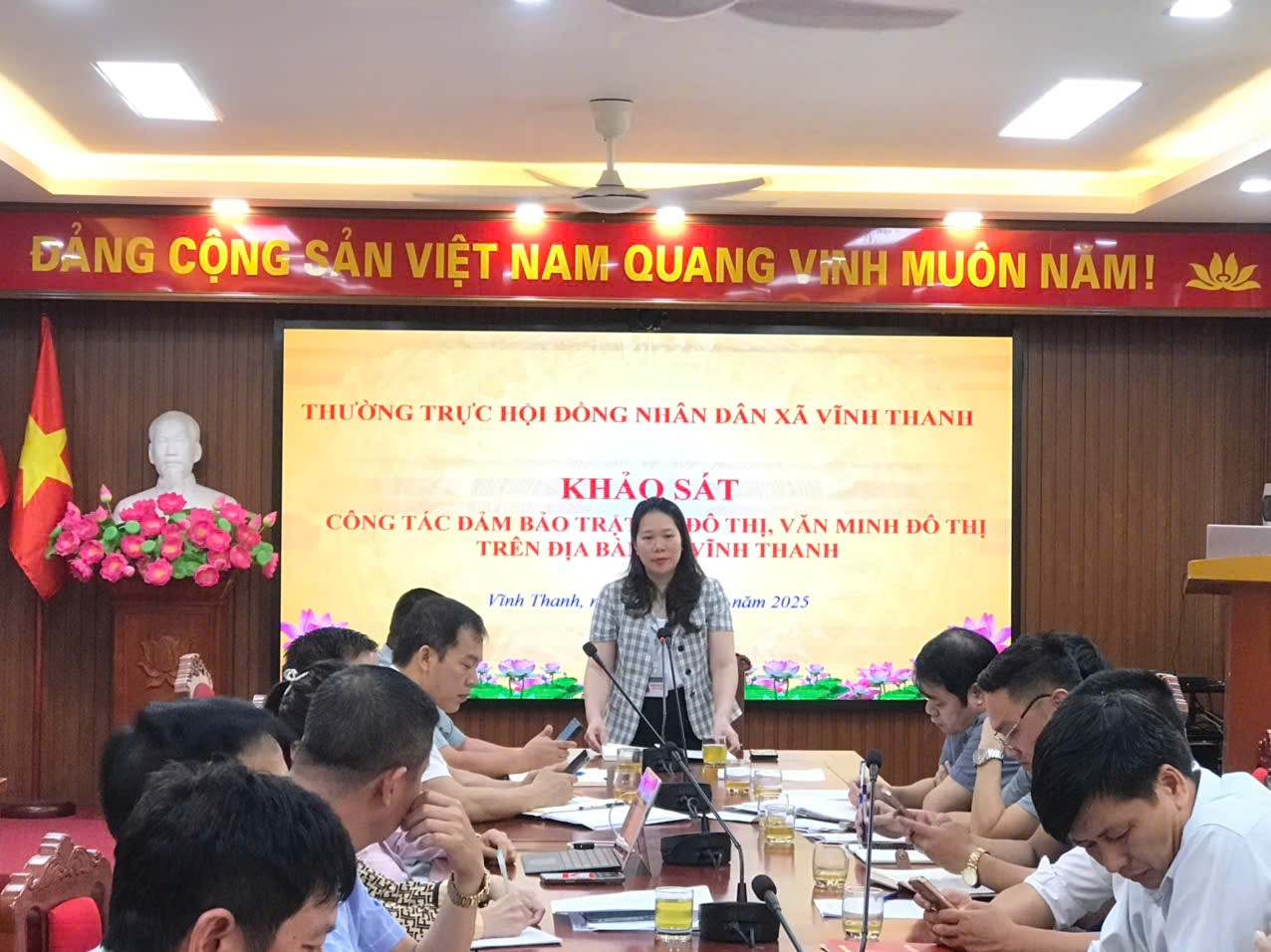 HỘI ĐỒNG NHÂN DÂN XÃ VĨNH THANH TỔ CHỨC KHẢO SÁT CÔNG TÁC TRẬT TỰ ĐÔ THỊ, VĂN MINH ĐÔ THỊ TRÊN ĐỊA BÀN XÃ VĨNH THANH.- Ảnh 1.