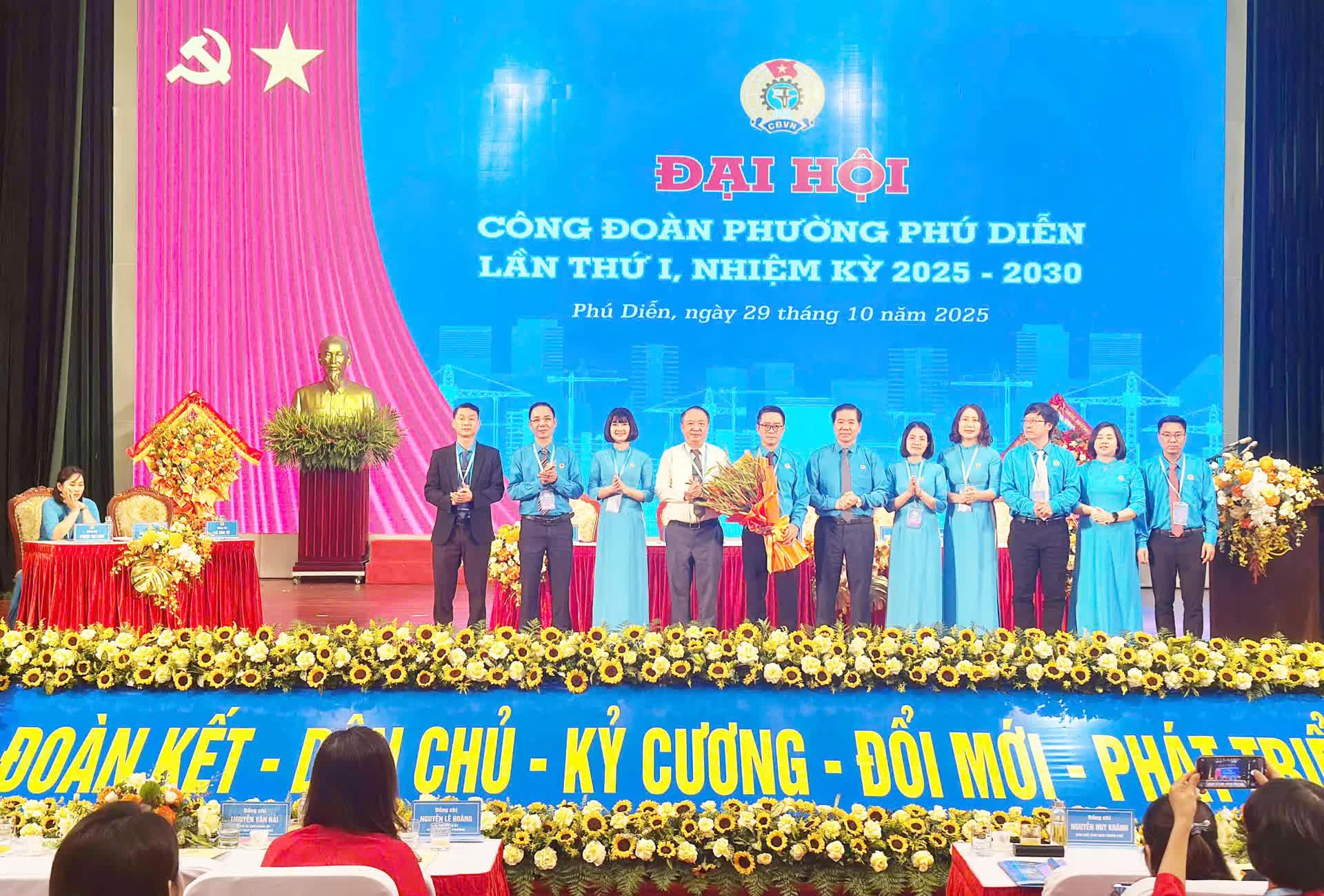 Công đoàn phường Phú Diễn: đẩy mạnh chuyển đổi số, chăm lo, bảo vệ quyền lợi người lao động- Ảnh 4.