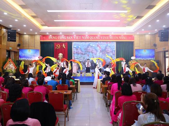 Xây dựng Công đoàn phường Hoàn Kiếm vững mạnh toàn diện- Ảnh 3.