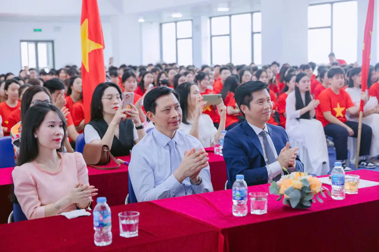 Đảng ủy phường Yên Sở: Thành lập 3 cơ sở đảng tại các&nbsp; trường THPT Đỗ Mười, Tiểu học Pháp Vân, Mầm non Ánh Sao- Ảnh 2.