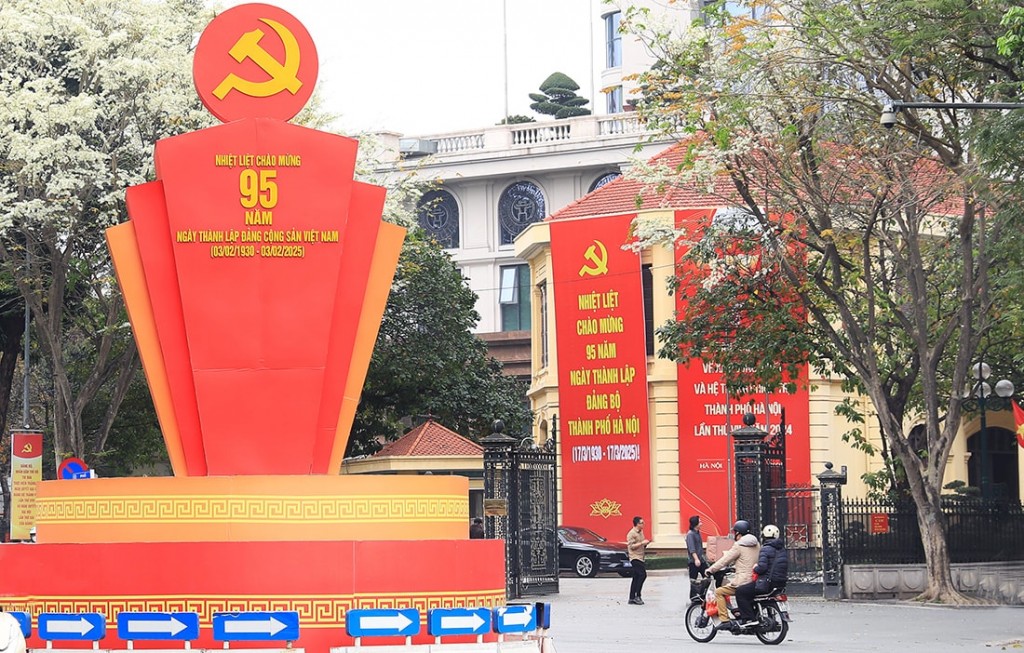 Đảng bộ thành phố Hà Nội qua các kỳ Đại hội- Ảnh 1.