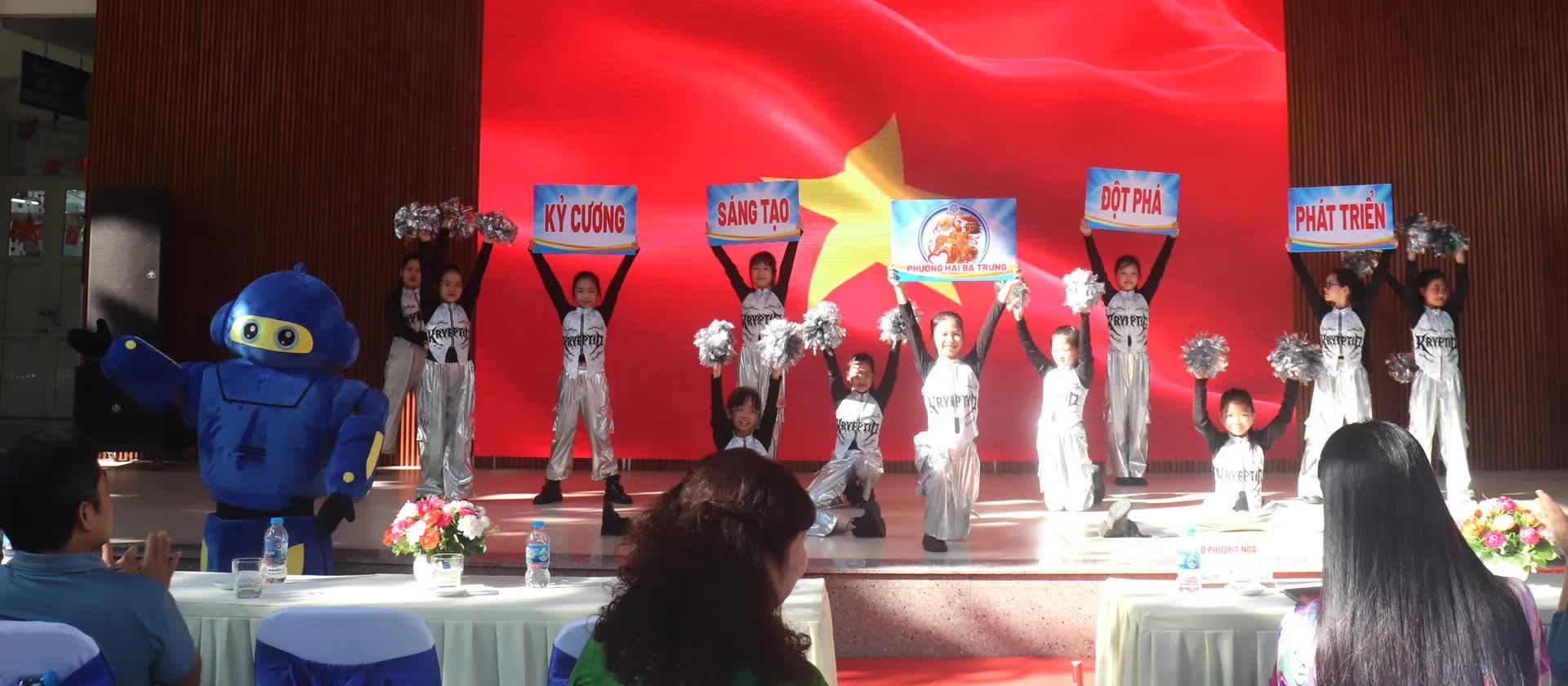 Phường Hai Bà Trưng: học sinh được trải nghiệm nhiều hoạt động công nghệ số trong "Tuần lễ hưởng ứng học tập suốt đời"- Ảnh 8.