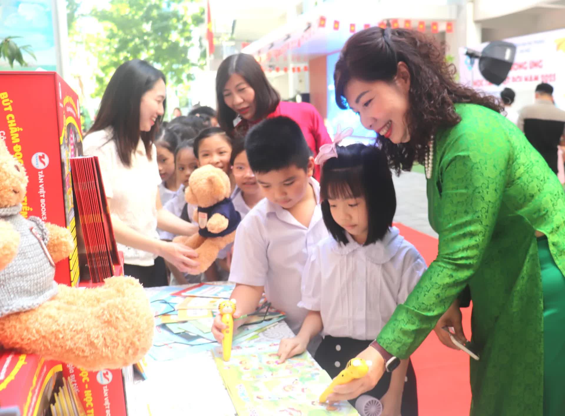 Phường Hai Bà Trưng: học sinh được trải nghiệm nhiều hoạt động công nghệ số trong "Tuần lễ hưởng ứng học tập suốt đời"- Ảnh 10.