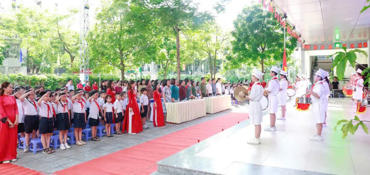 Phường Hai Bà Trưng: học sinh được trải nghiệm nhiều hoạt động công nghệ số trong "Tuần lễ hưởng ứng học tập suốt đời"- Ảnh 1.