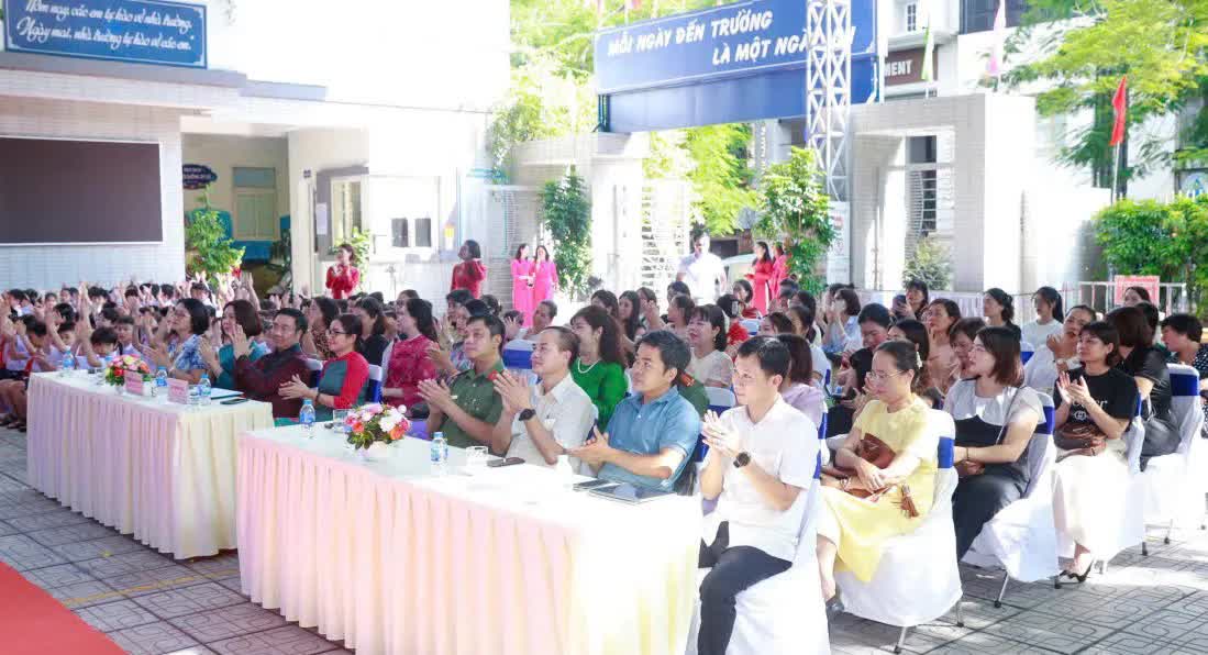 Phường Hai Bà Trưng: học sinh được trải nghiệm nhiều hoạt động công nghệ số trong "Tuần lễ hưởng ứng học tập suốt đời"- Ảnh 2.