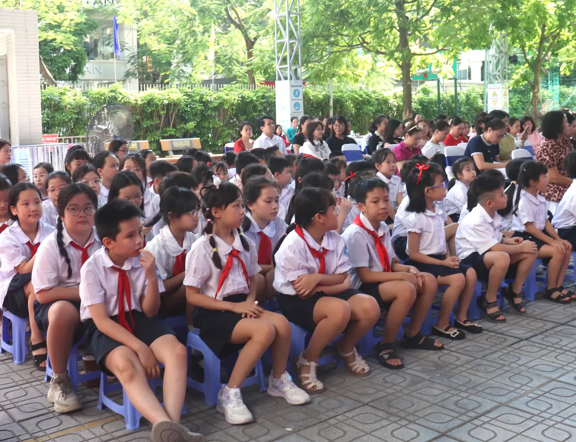 Phường Hai Bà Trưng: học sinh được trải nghiệm nhiều hoạt động công nghệ số trong "Tuần lễ hưởng ứng học tập suốt đời"- Ảnh 7.