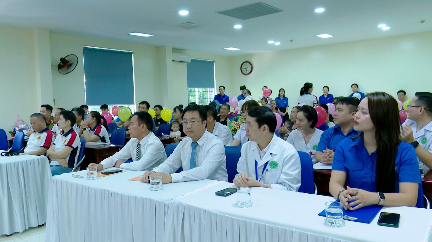 Chương trình “Trung thu cho em – Lồng đèn thắp sáng ước mơ” tại Bệnh viện Đa khoa Gia Lâm- Ảnh 1.
