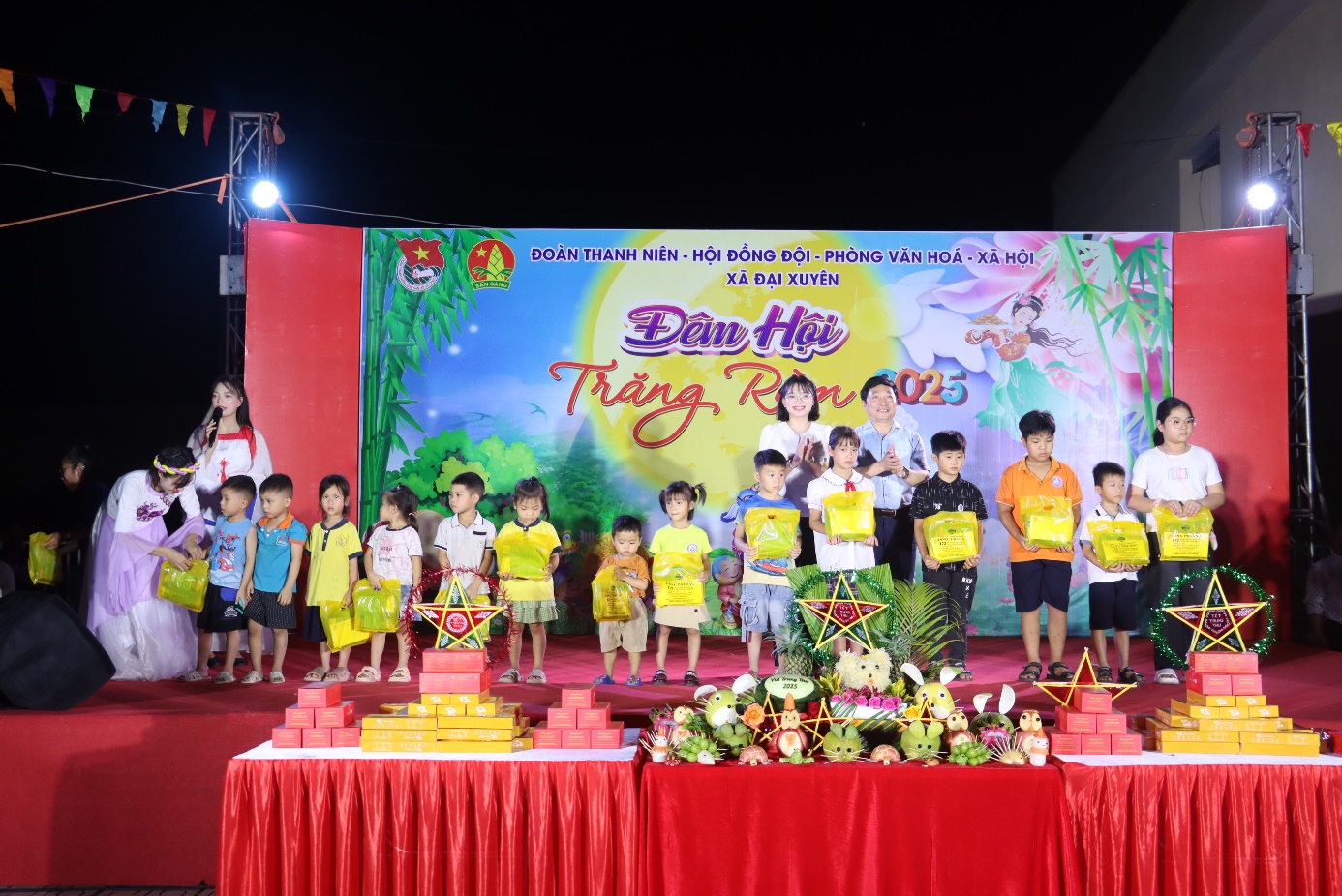 Xã Đại Xuyên tổ chức chương trình “ Đêm hội trăng rằm” ấm áp, ngập tràn niềm vui- Ảnh 1.