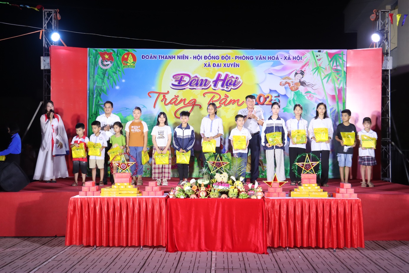 Xã Đại Xuyên tổ chức chương trình “ Đêm hội trăng rằm” ấm áp, ngập tràn niềm vui- Ảnh 2.