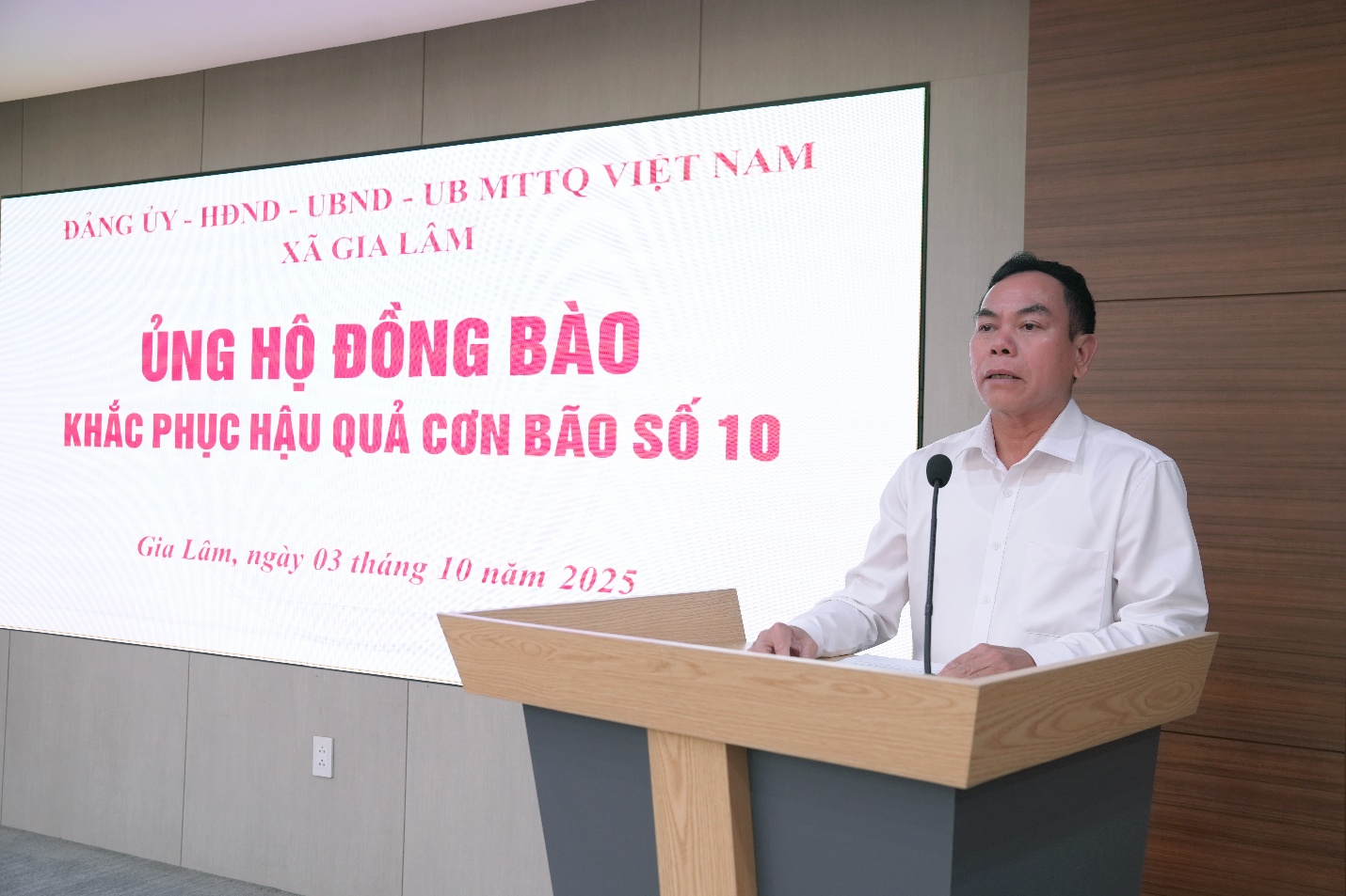 Xã Gia Lâm tổ chức ủng hộ đồng bào khắc phục hậu quả cơn bão số 10- Ảnh 2.