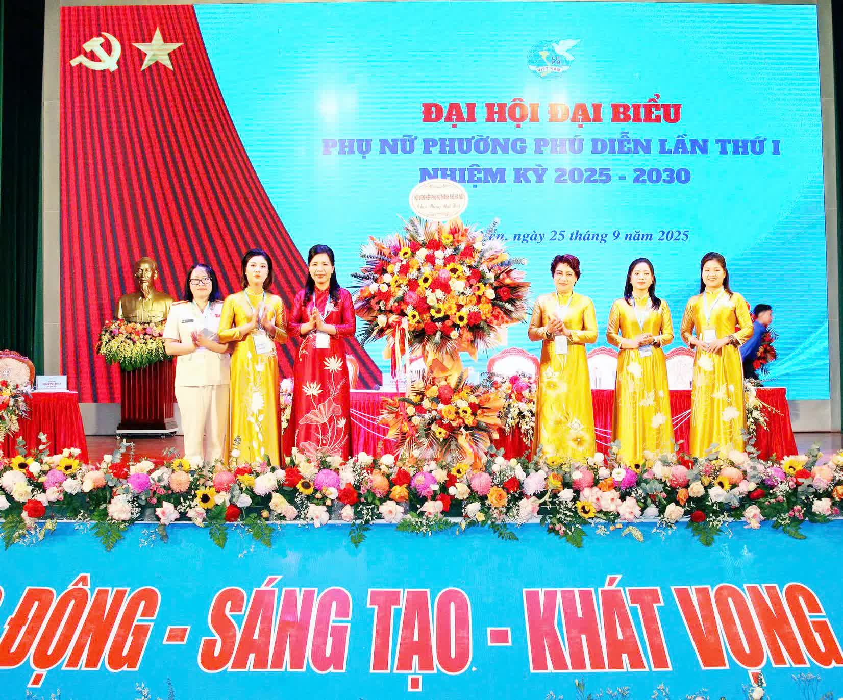 Phụ nữ phường Phú Diễn phát huy sức sáng tạo, tinh thần làm chủ, khát vọng vươn lên- Ảnh 1.