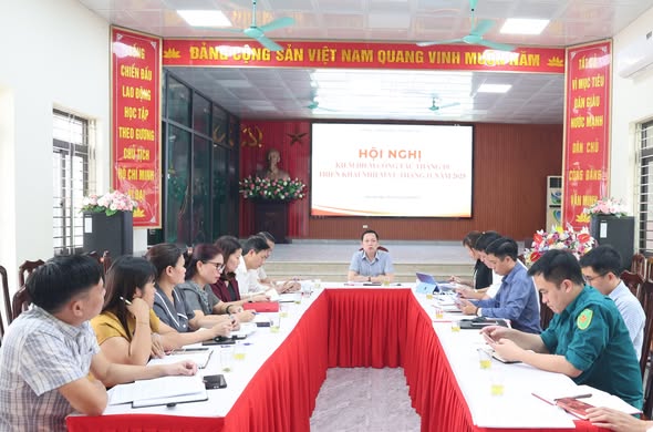 UBND XÃ GIAO BAN KIỂM ĐIỂM KẾT QUẢ THỰC HIỆN NHIỆM VỤ THÁNG 10 VÀ TRIỂN KHAI NHIỆM VỤ TRỌNG TÂM THÁNG 11/2025- Ảnh 4.