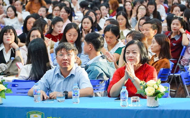 Ảnh: Đại diện Phòng Văn hoá - Xã hội xã Bình Minh dự tập huấn