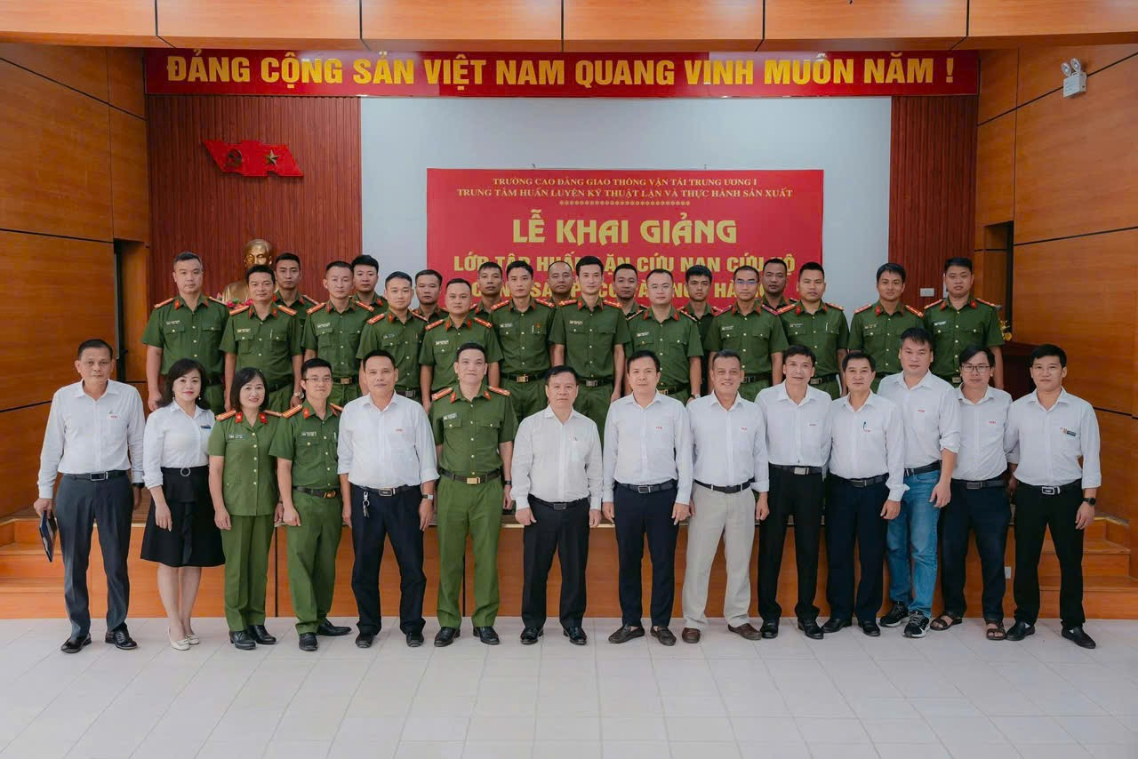 Trường Cao đẳng Giao thông vận tải Trung ương I tổ chức thành công khóa tập huấn nghiệp vụ lặn cứu nạn, cứu hộ cho cán bộ, chiến sĩ Phòng Cảnh sát PCCC và CNCH – CATP Hà Nội- Ảnh 1.