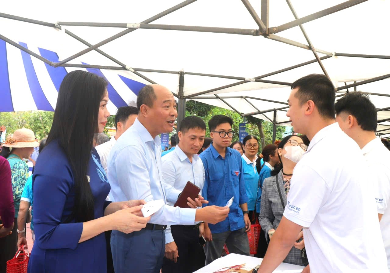 Phường Định Công ra mắt tuyến phố 4.0, thanh toán chỉ bằng quét mã QR- Ảnh 3.