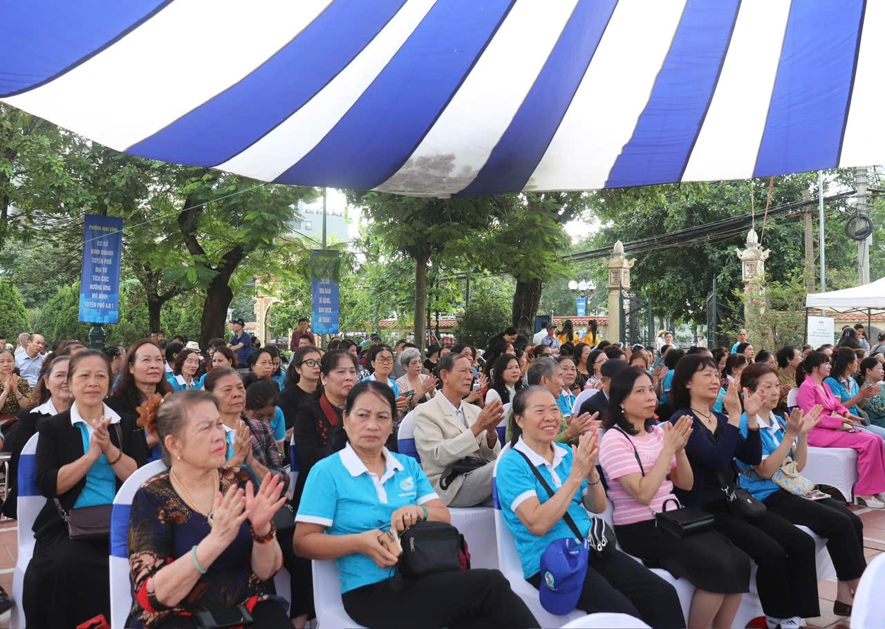 Phường Định Công ra mắt tuyến phố 4.0, thanh toán chỉ bằng quét mã QR- Ảnh 2.