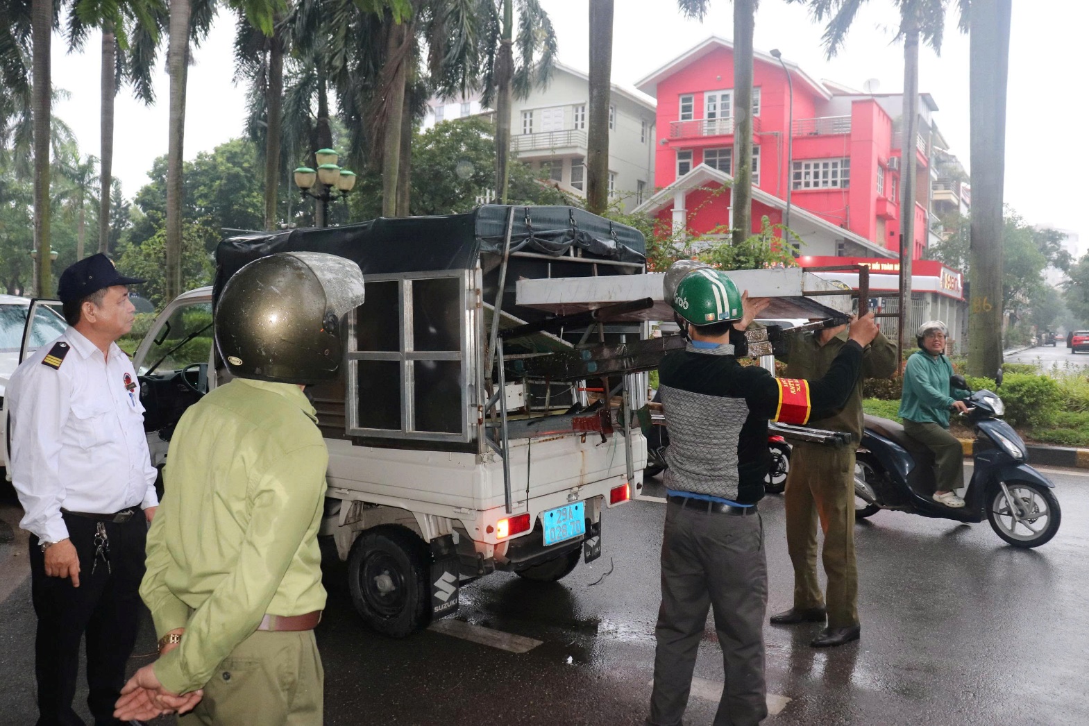 A group of people standing around a truck  AI-generated content may be incorrect.