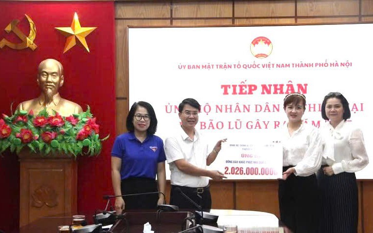 Phường Việt Hưng ủng hộ đồng bào bị ảnh hưởng bởi bão, lũ hơn 3 tỷ đồng