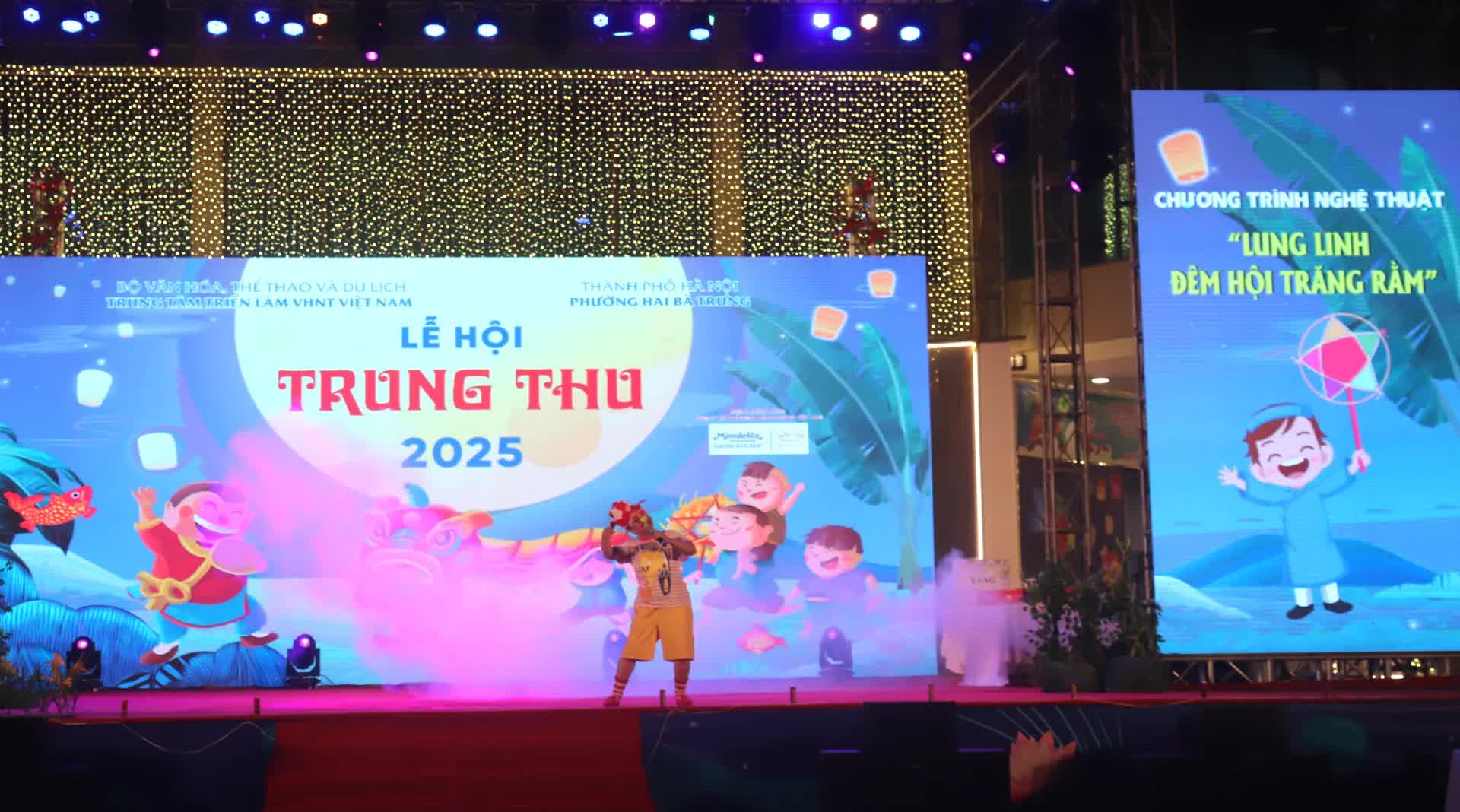 Phường Hai Bà Trưng mang Trung thu ấm áp đến với những thiếu nhi có hoàn cảnh đặc biệt- Ảnh 9.