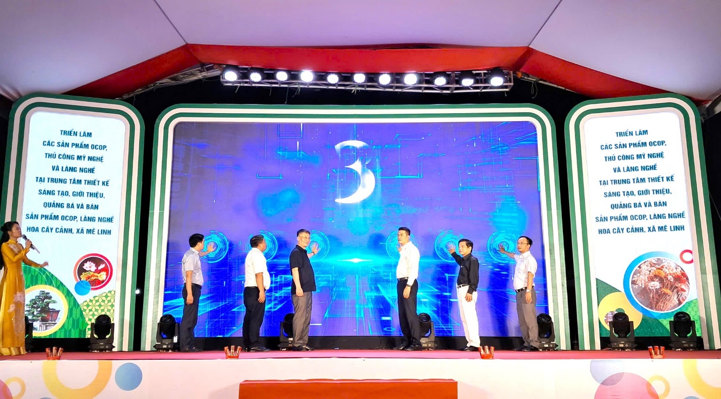 Khai mạc triển lãm sản phẩm OCOP, làng nghề tại xã Mê Linh- Ảnh 1.