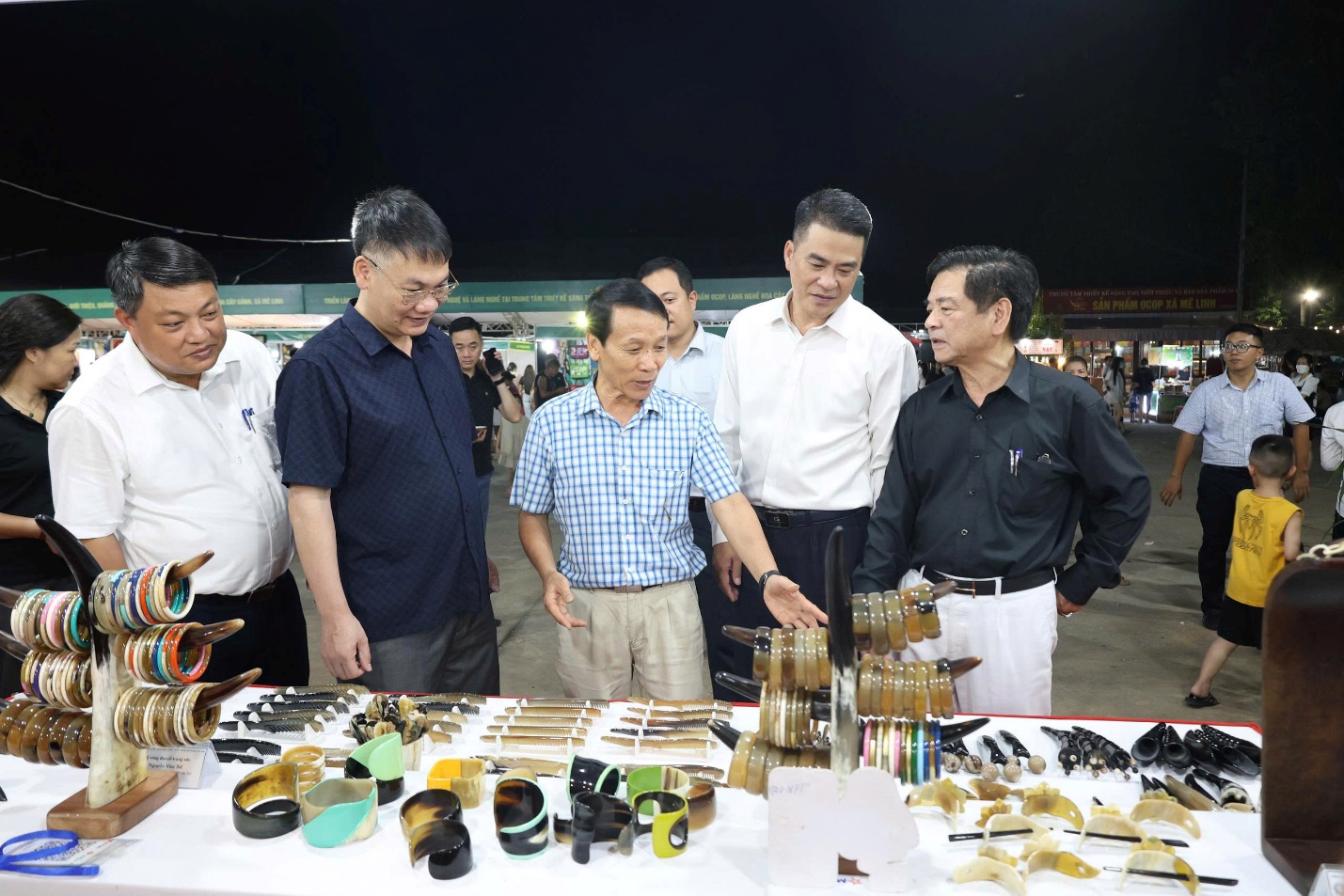 Khai mạc triển lãm sản phẩm OCOP, làng nghề tại xã Mê Linh- Ảnh 4.