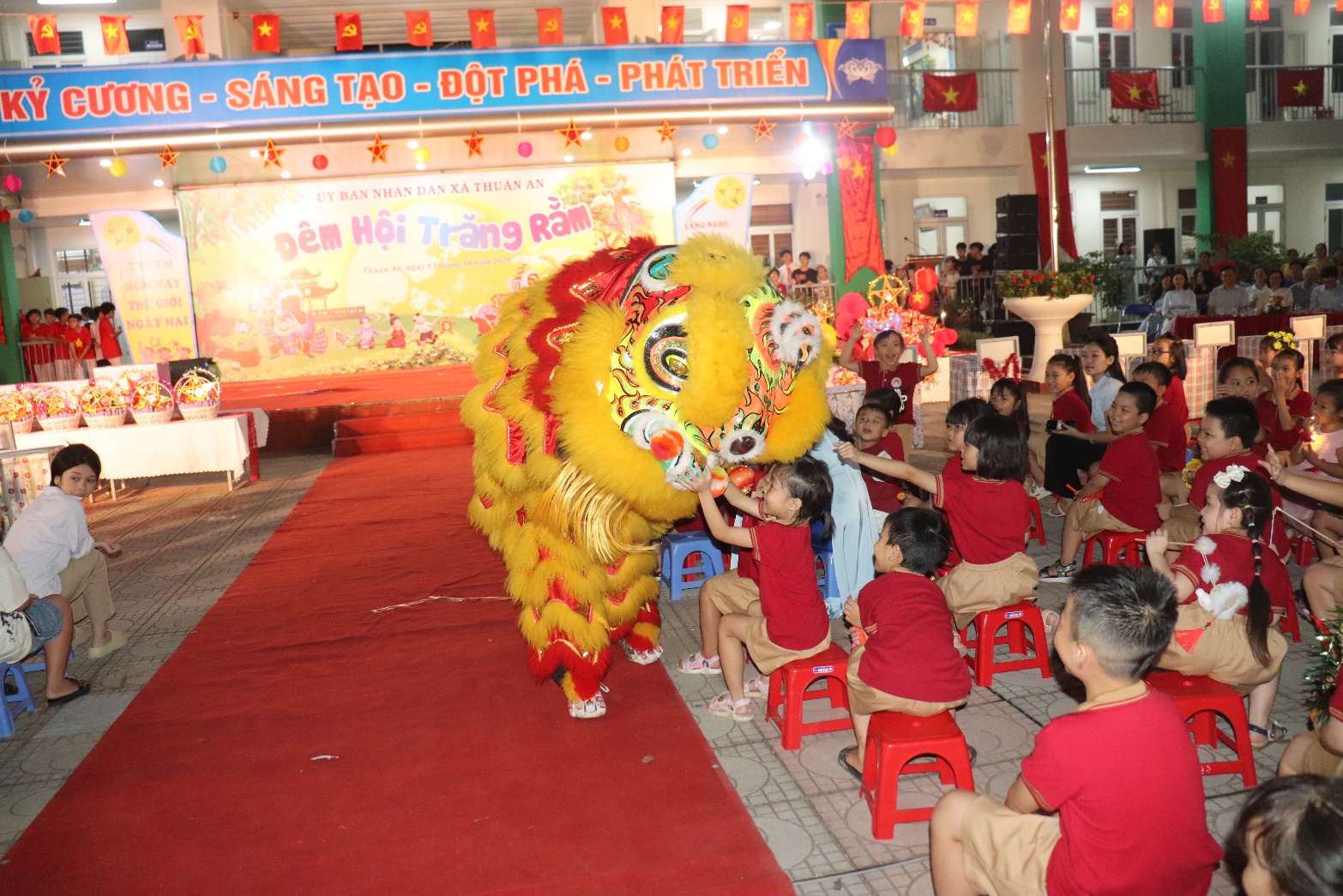 A group of kids sitting on chairs and a lion dance  AI-generated content may be incorrect.