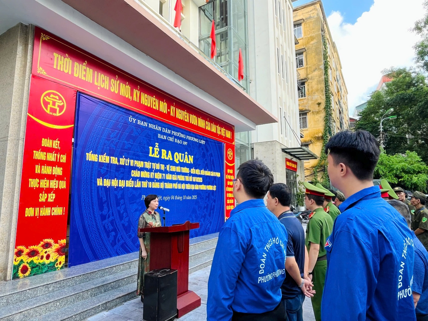 Ban Chỉ đạo 197 phường Phương Liệt ra quân đảm bảo văn minh đô thị chào mừng kỷ niệm 71 năm Giải phóng Thủ đô 10/10/2025 và Đại hội đại biểu lần thứ 18 Đảng bộ thành phố Hà Nội- Ảnh 1.