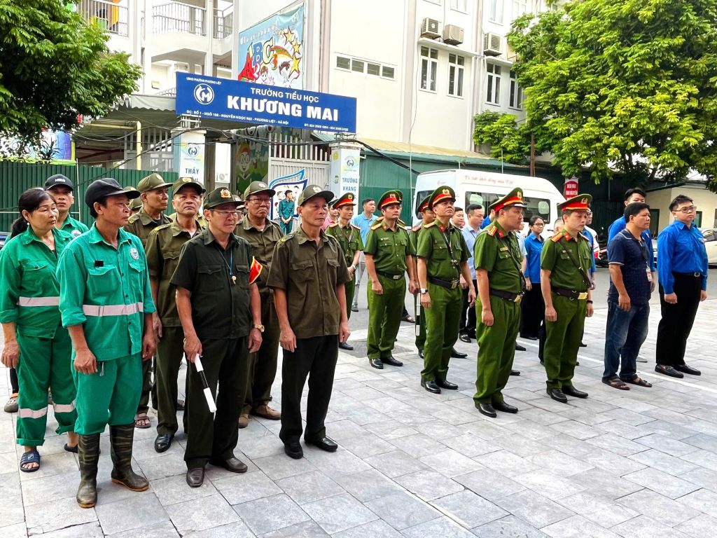 Ban Chỉ đạo 197 phường Phương Liệt ra quân đảm bảo văn minh đô thị chào mừng kỷ niệm 71 năm Giải phóng Thủ đô 10/10/2025 và Đại hội đại biểu lần thứ 18 Đảng bộ thành phố Hà Nội- Ảnh 2.