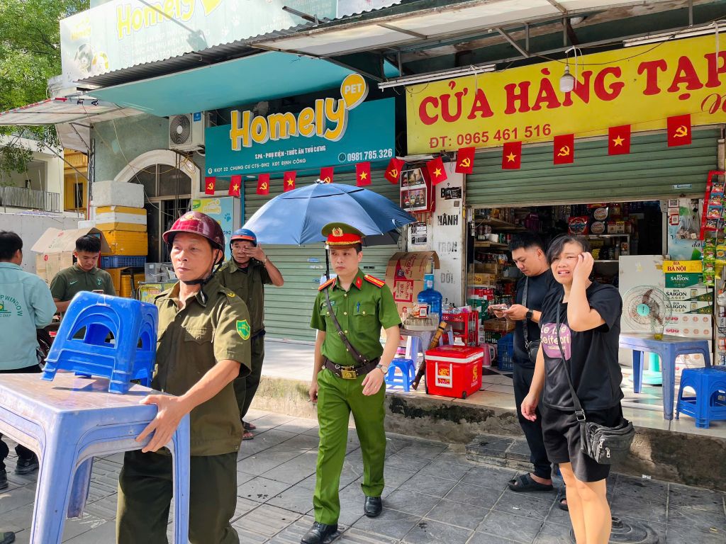 Ban Chỉ đạo 197 phường Phương Liệt ra quân đảm bảo văn minh đô thị chào mừng kỷ niệm 71 năm Giải phóng Thủ đô 10/10/2025 và Đại hội đại biểu lần thứ 18 Đảng bộ thành phố Hà Nội- Ảnh 3.