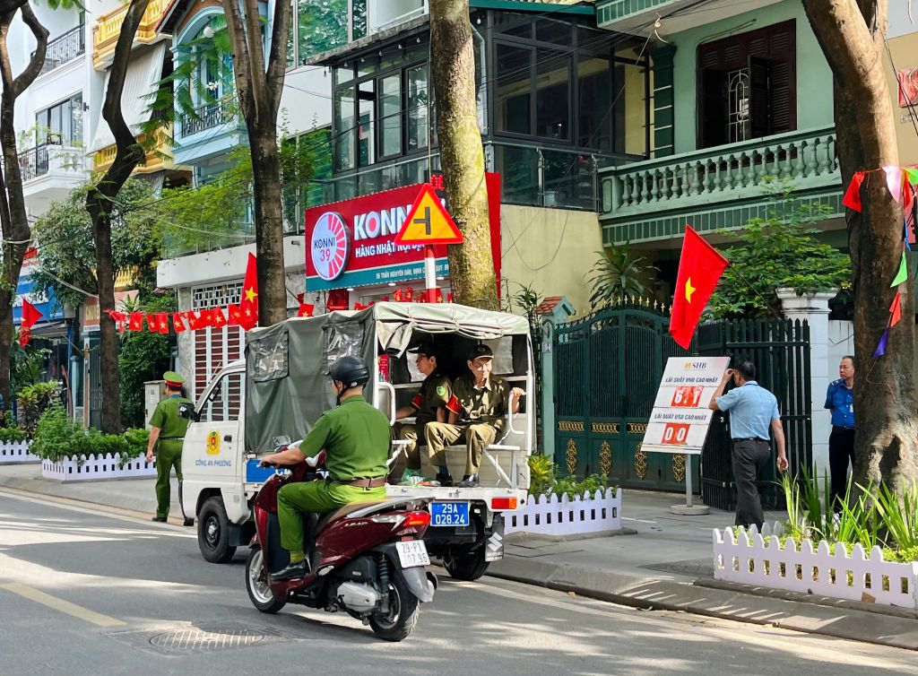 Ban Chỉ đạo 197 phường Phương Liệt ra quân đảm bảo văn minh đô thị chào mừng kỷ niệm 71 năm Giải phóng Thủ đô 10/10/2025 và Đại hội đại biểu lần thứ 18 Đảng bộ thành phố Hà Nội- Ảnh 6.