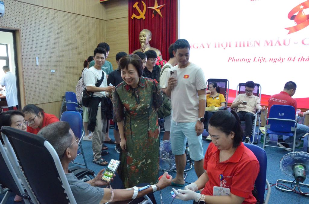 Phường Phương Liệt tổ chức thành công ngày hội hiến máu tình nguyện năm 2025 chào mừng kỷ niệm 71 năm Ngày Giải phóng Thủ đô 10-10 và Đại hội đại biểu lần thứ XVIII Đảng bộ thành phố Hà Nội- Ảnh 2.