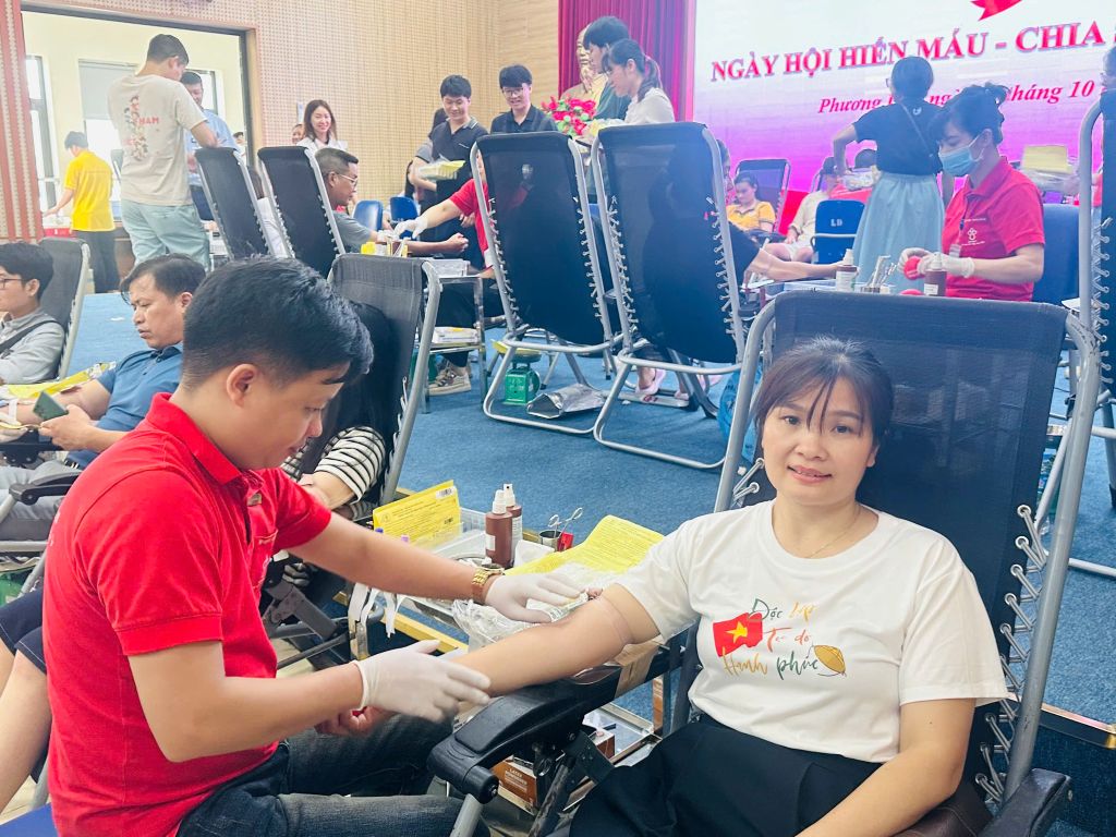 Phường Phương Liệt tổ chức thành công ngày hội hiến máu tình nguyện năm 2025 chào mừng kỷ niệm 71 năm Ngày Giải phóng Thủ đô 10-10 và Đại hội đại biểu lần thứ XVIII Đảng bộ thành phố Hà Nội- Ảnh 5.