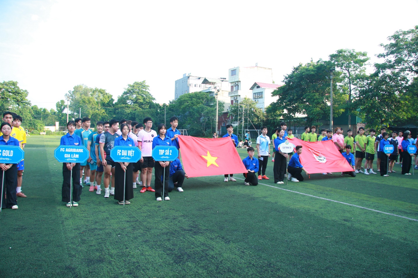 Khai mạc giải bóng đá truyền thống 15/10 – Gia Lâm Agribank cup 2025- Ảnh 1.