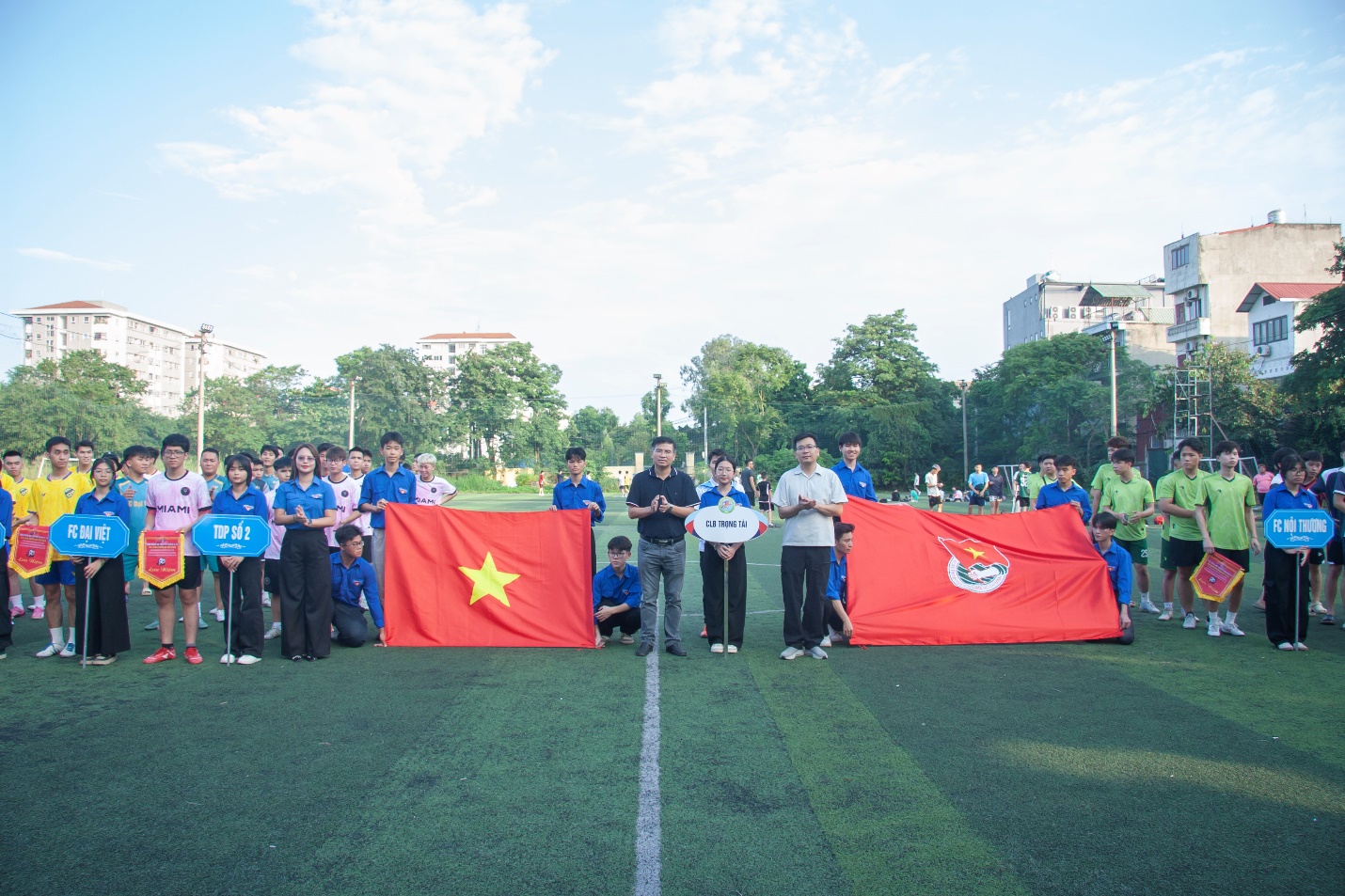 Khai mạc giải bóng đá truyền thống 15/10 – Gia Lâm Agribank cup 2025- Ảnh 3.