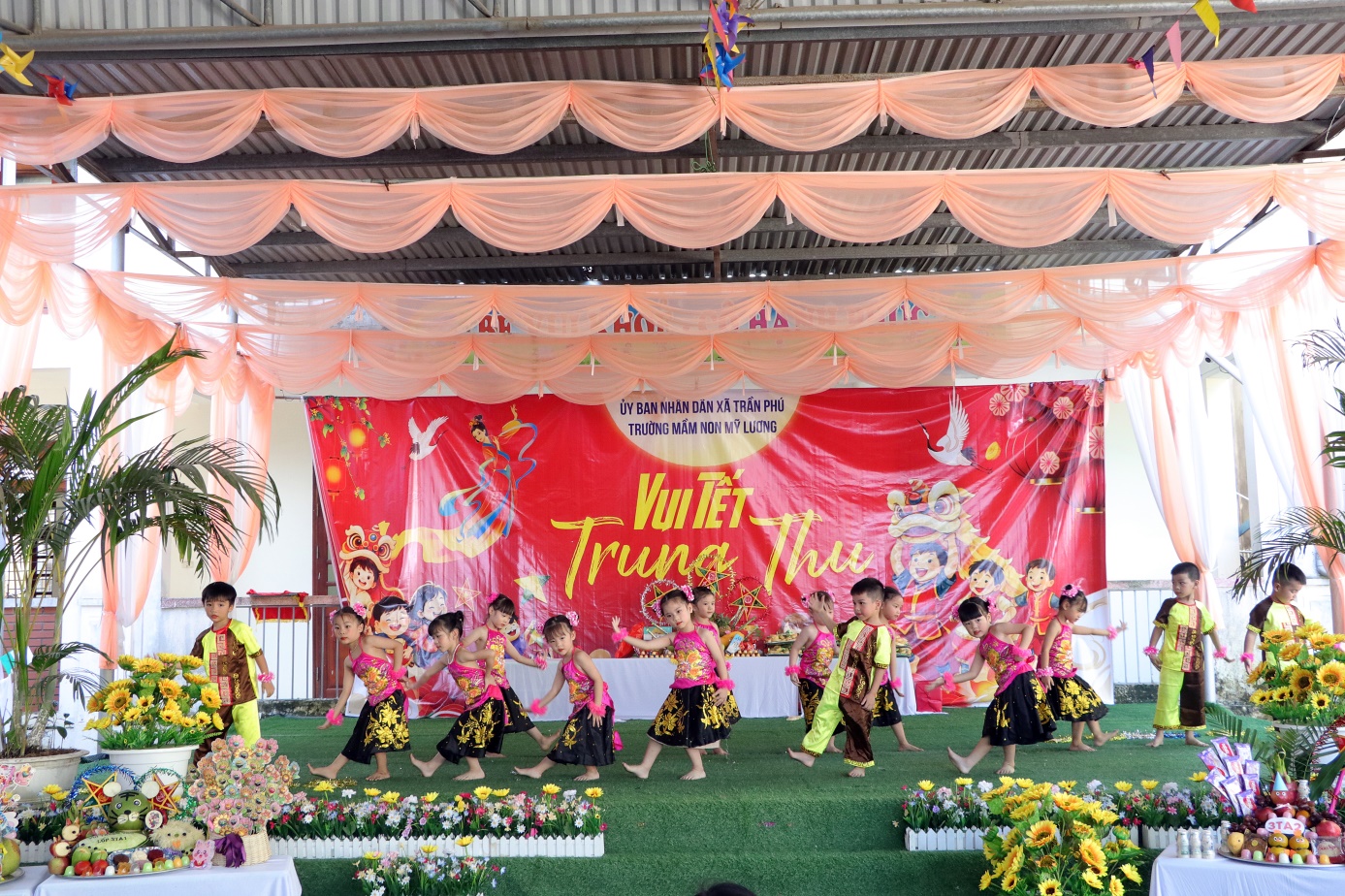 TRƯỜNG MẦM NON MỸ LƯƠNG, TRƯỜNG TIỂU HỌC TRẦN PHÚ B TƯNG BỪNG TỔ CHỨC TẾT TRUNG THU CHO CÁC BÉ- Ảnh 5.