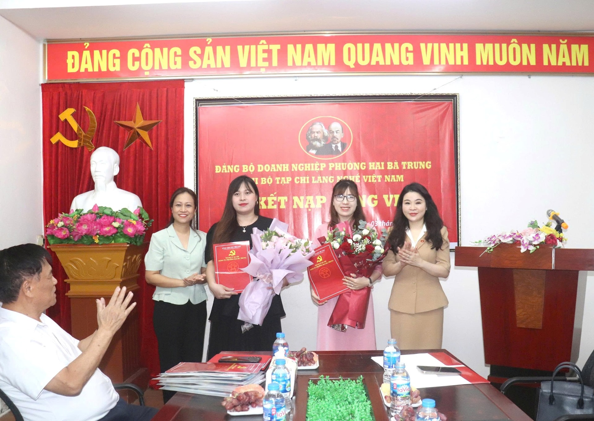 Phường Hai Bà Trưng phát huy vai trò tổ chức Đảng trong khối doanh nghiệp- Ảnh 1.