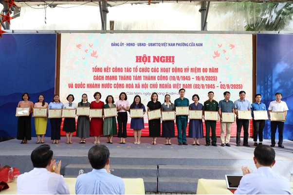 Phường Cửa Nam tổng kết công tác tổ chức các hoạt động kỷ niệm 80 năm Cách mạng Tháng Tám và Quốc khánh 2/9- Ảnh 3.