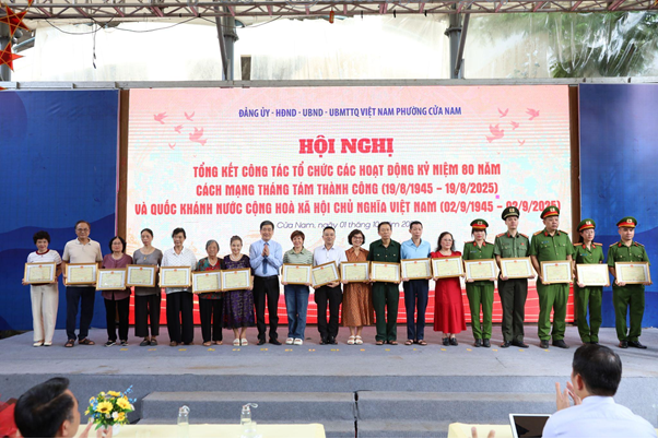 Phường Cửa Nam tổng kết công tác tổ chức các hoạt động kỷ niệm 80 năm Cách mạng Tháng Tám và Quốc khánh 2/9- Ảnh 4.