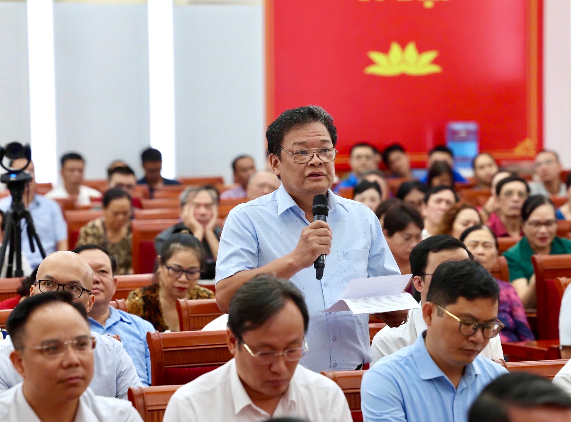 Đồng chí Bí thư Thành ủy Hà Nội tiếp xúc cử tri 11 phường, xã thuộc Đơn vị bầu cử số 4- Ảnh 2.