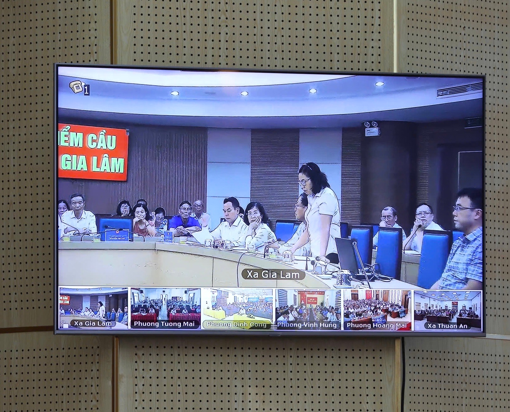 Đồng chí Bí thư Thành ủy Hà Nội tiếp xúc cử tri 11 phường, xã thuộc Đơn vị bầu cử số 4- Ảnh 3.