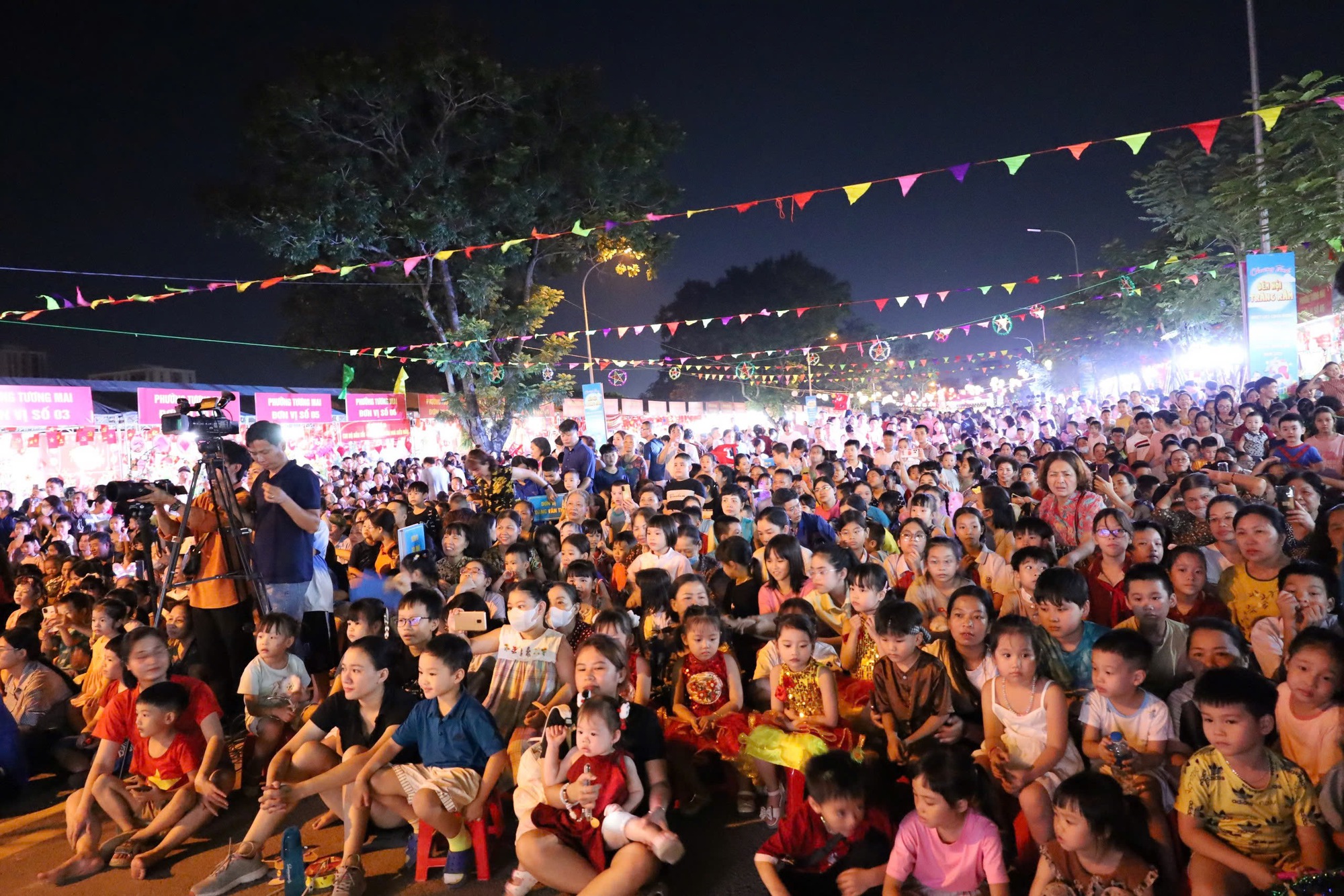    Ấn tượng “Đêm hội Trăng rằm” phường Tương Mai- Ảnh 2.